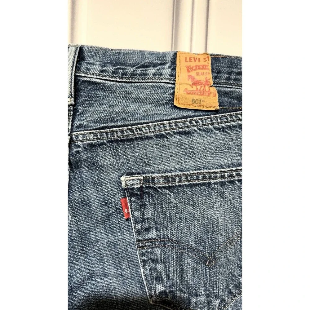 Levis Jeans Mens 34x30 Blue Whiskering Denim Cotton Straight Leg